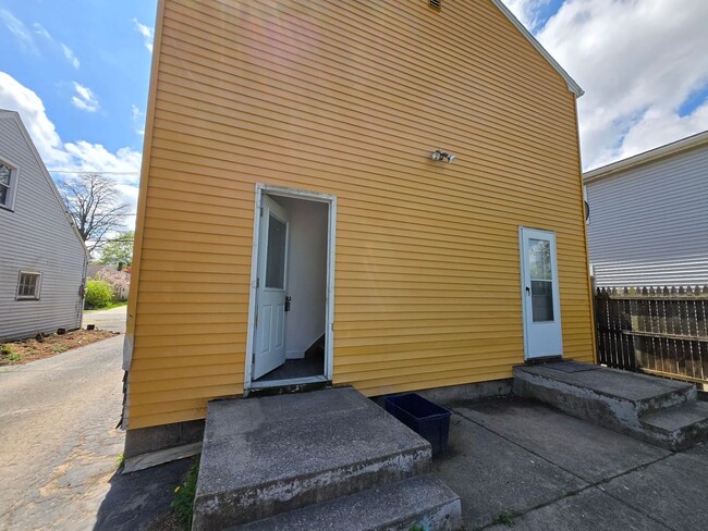 Photo - 409 W Hickory St Unit 409 W Hickory St upper Apt