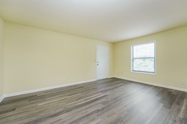 Building Photo - 774 Northern Ave Unit A14