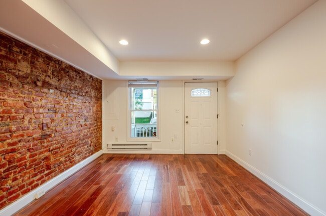 Building Photo - 708 19th St NE