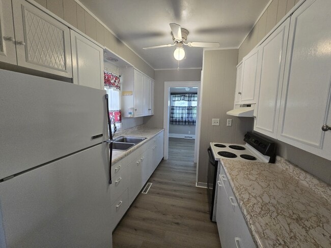 Photo - 1124 Kern St