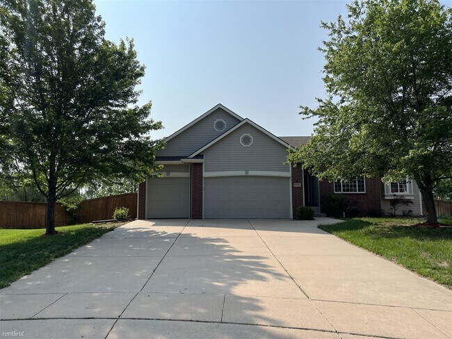 4 br, 3 bath House - 1314 N Valley Ct - 4 br, 3 bath House - 1314 N Valley Ct