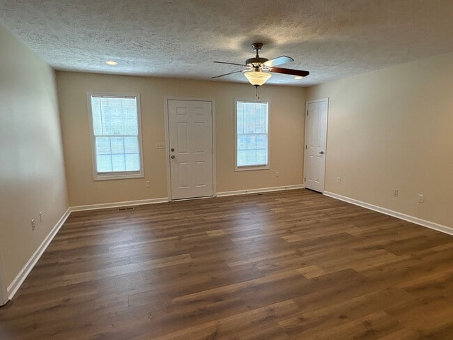 Photo - Charming 3 Bedroom Home with Large Yard