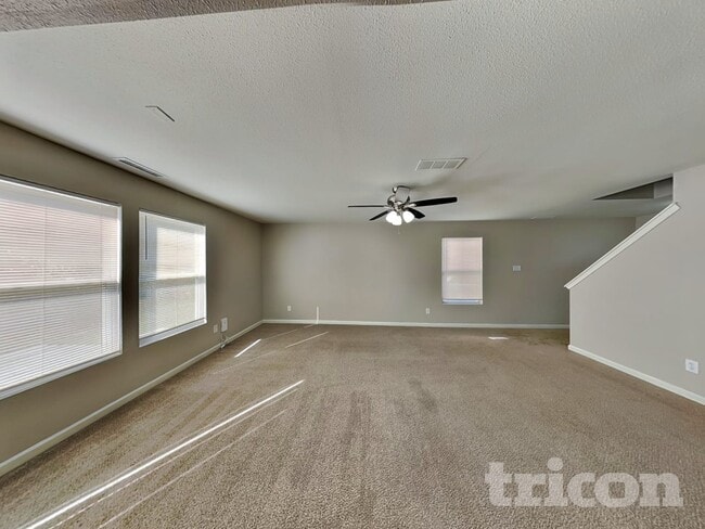 Photo - 908 Littleton Dr