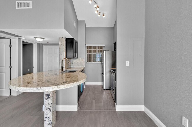 Photo - 2851 N Oakland Forest Dr