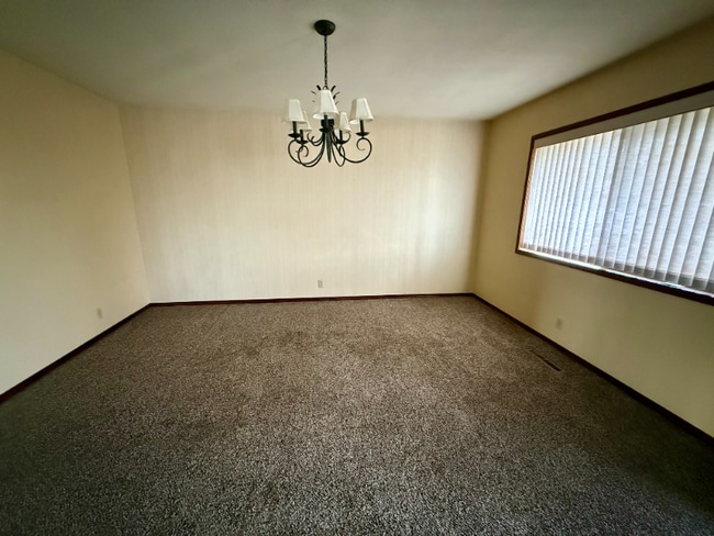 Photo - 565 Franklin Ct