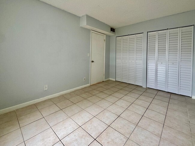 Photo - 334 SW 86th Ave Unidad 108