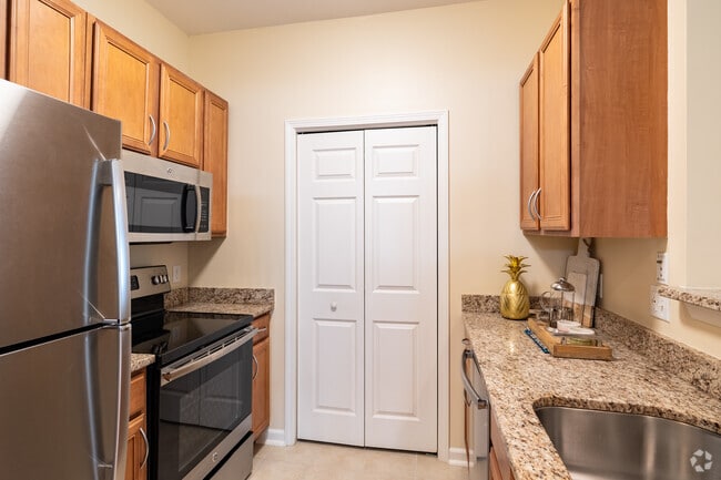 1BR, 1BA-740SF-Kitchen