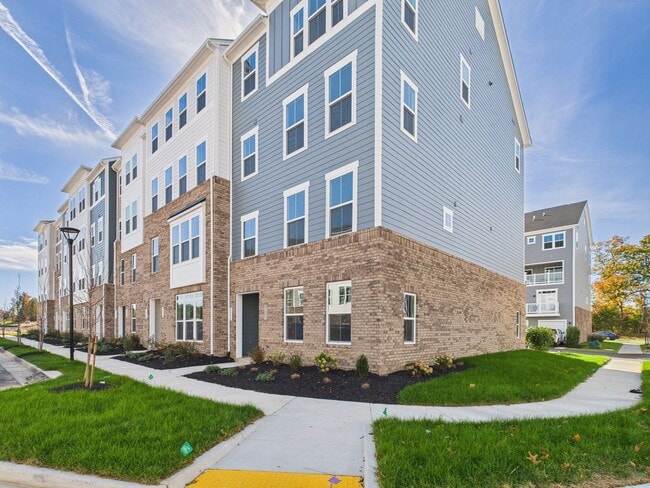 Photo - 2802 Calgary Ln