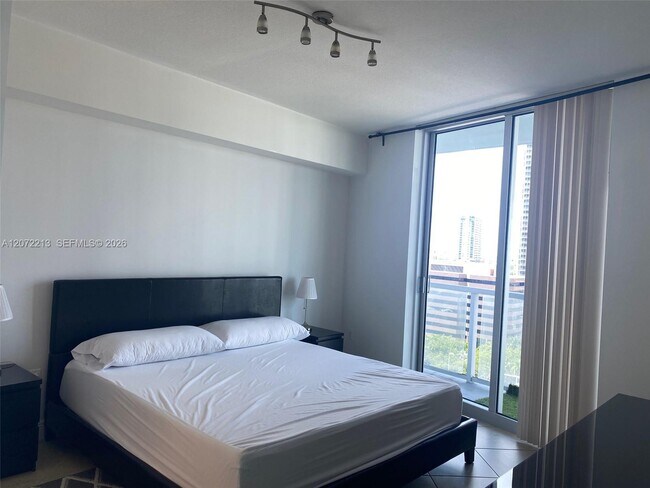Photo - 185 SW 7th St Unit 1607