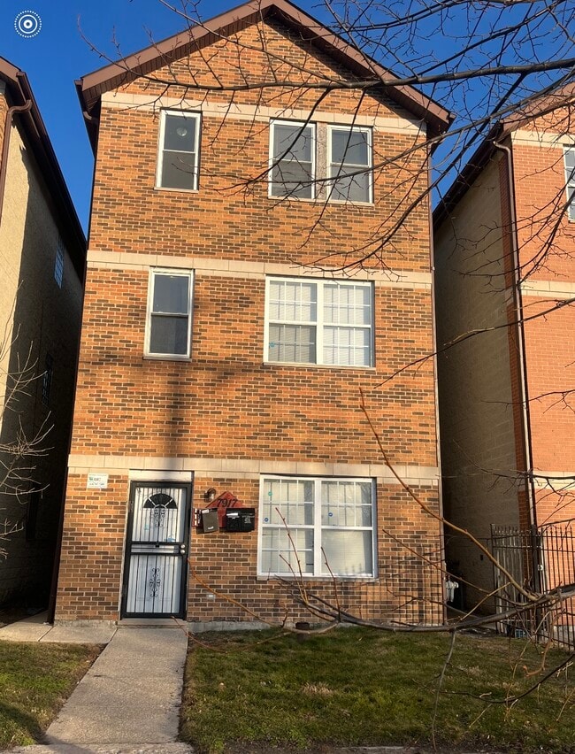 Building Photo - 7917 S Phillips Ave Rental