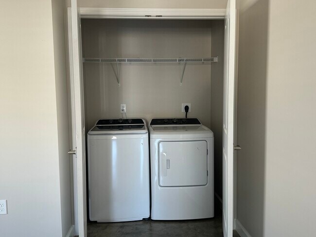 Photo - 114 Rodeo Ln