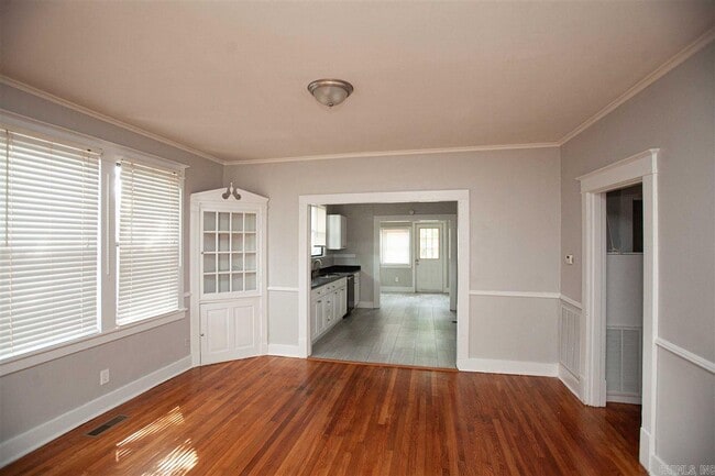 Photo - 210 N Cedar St