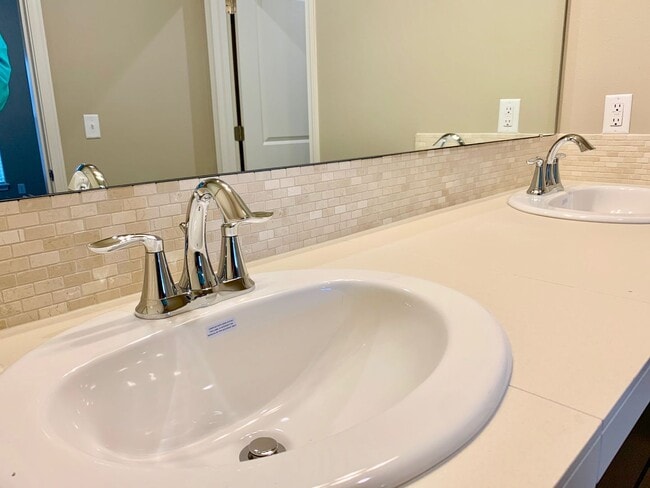 Photo - 839 NE Water Ave