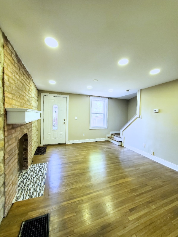 Photo - 90 E 8th Ave