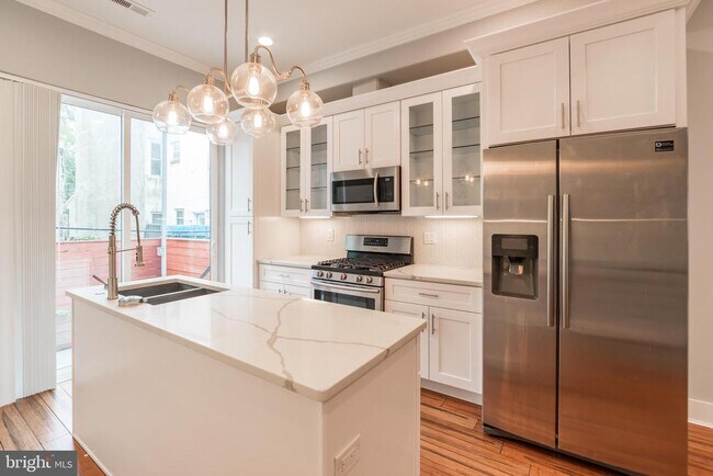 Photo - 2329 Gerritt St