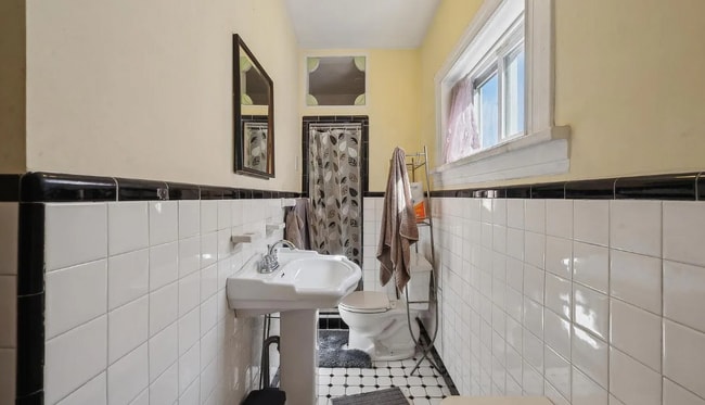 Photo - 5131 Pine St Unit 3