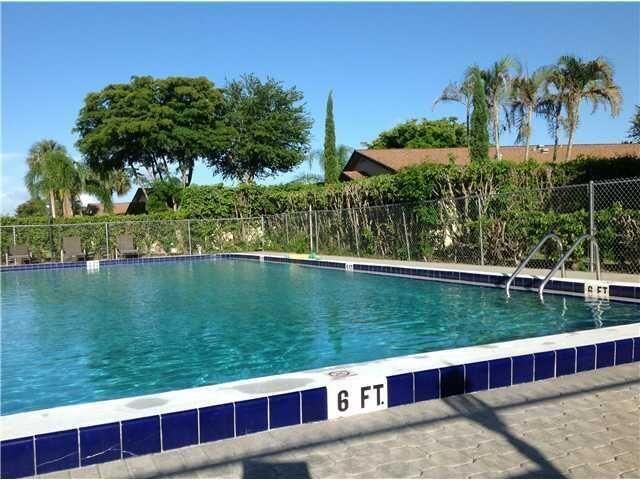 1918 Palmland Dr