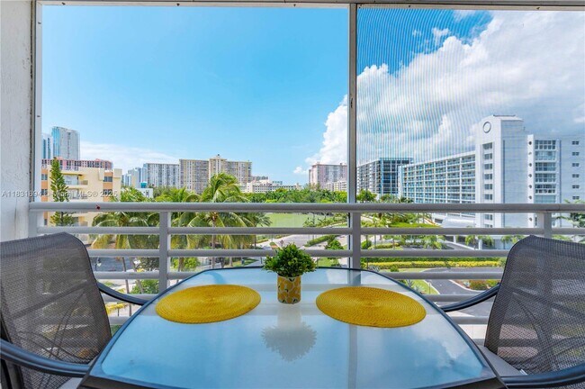 Photo - 17801 N Bay Rd Unidad 607 Rental