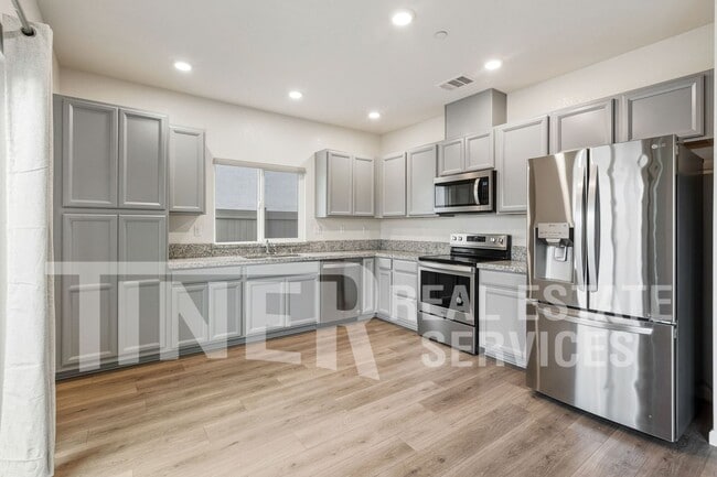 Photo - 3867 Roseparke Way