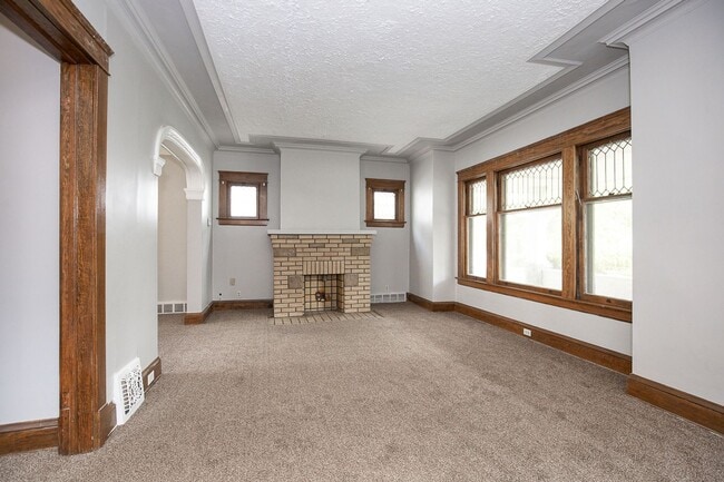 Building Photo - 4 BED 1 BATH SINGLE FAMILY HOME IN CLEVELAND!