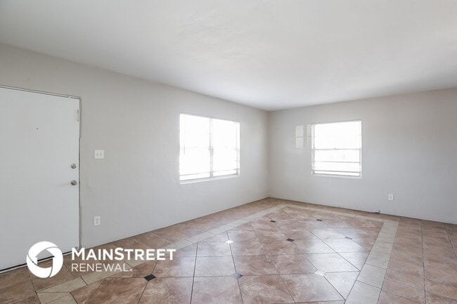 Photo - 3434 E Polk St