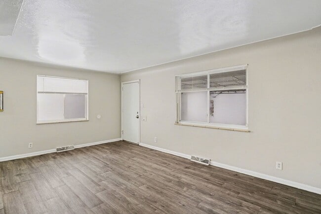 Photo - Front Unit - Duplex - 4bed 2bath - Finished Basement!