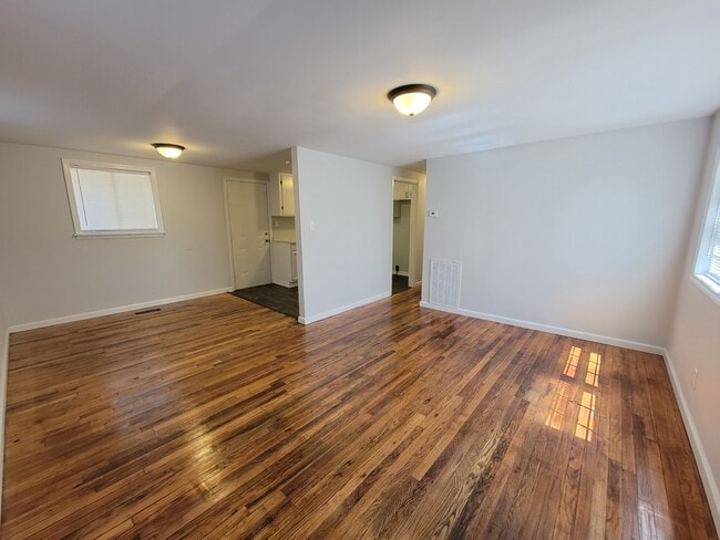 Photo - 596 Fredrick St