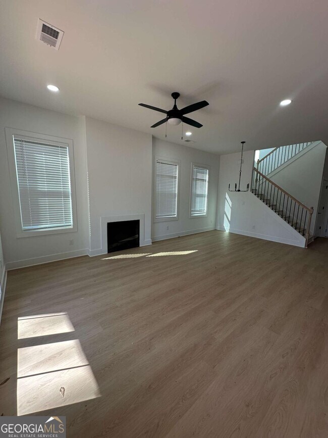 Photo - Room in Duplex on Plaza Ave SW