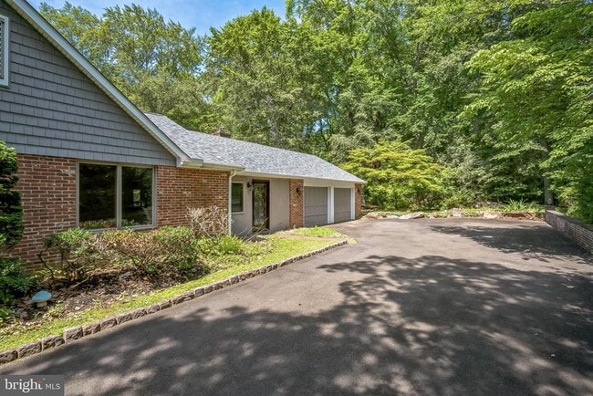 Photo - 3574 Glenway Rd