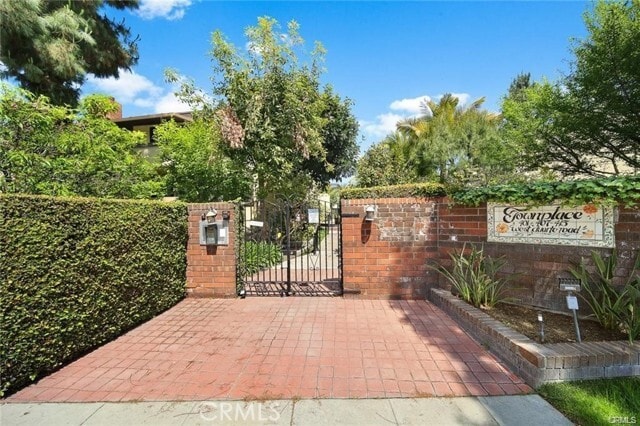 Photo - 415 W Duarte Rd