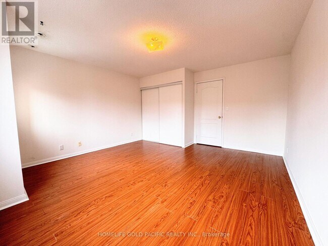 Photo - 28 Sommerset Way