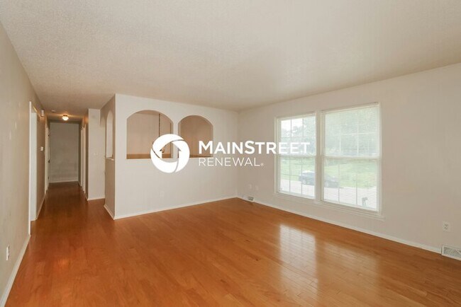 3 Bedroom Pet-Friendly Home in Independence, MO with Main Street Renewal