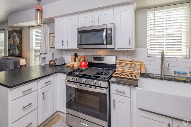 Studio - 434SF - Kitchen