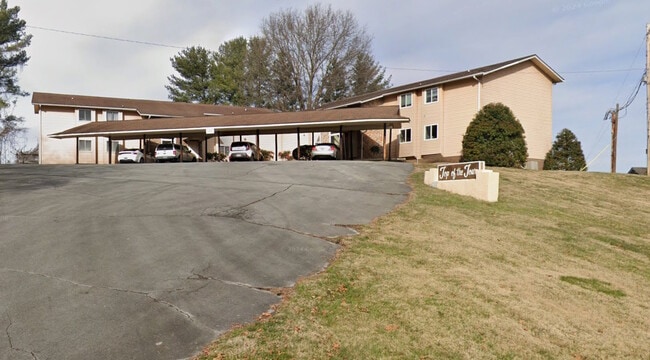 Building Photo - Top of the Town Unit E2