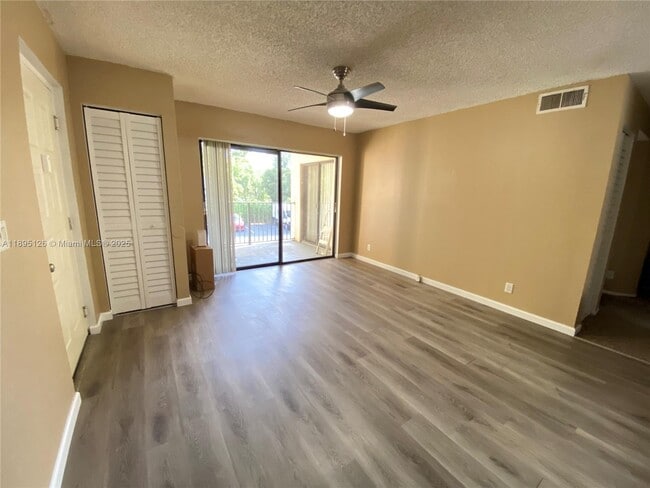 Building Photo - 9999 Summerbreeze Dr Unit 802