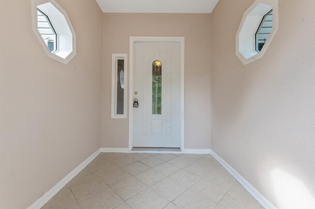 Photo - 725 Michigan St