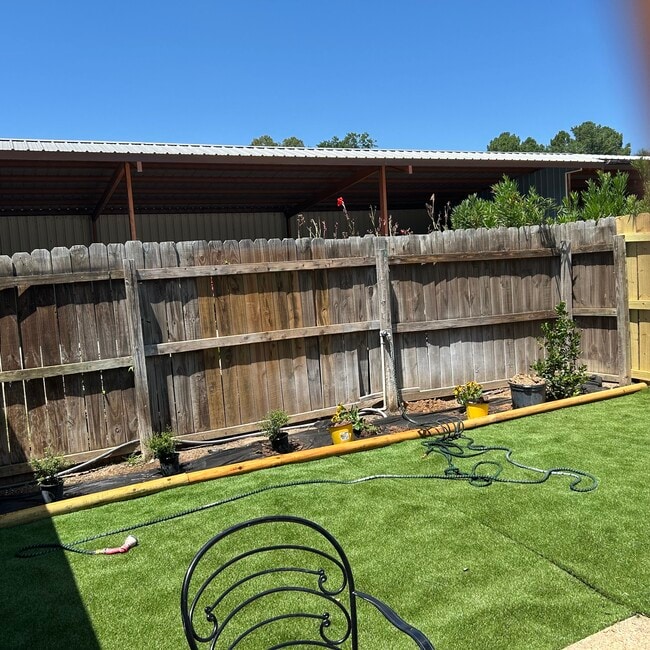 Fenced courtyard - 17140 FM 344 W Unit Fisherman’s Delight on Lake Palestine