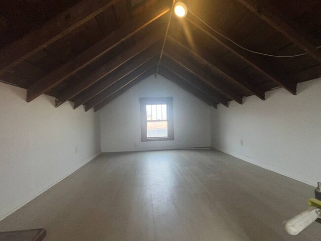 Photo - 1055 W 12th St