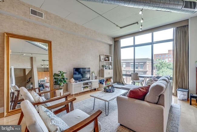 Building Photo - 520 John Carlyle St Unit 304 Rental