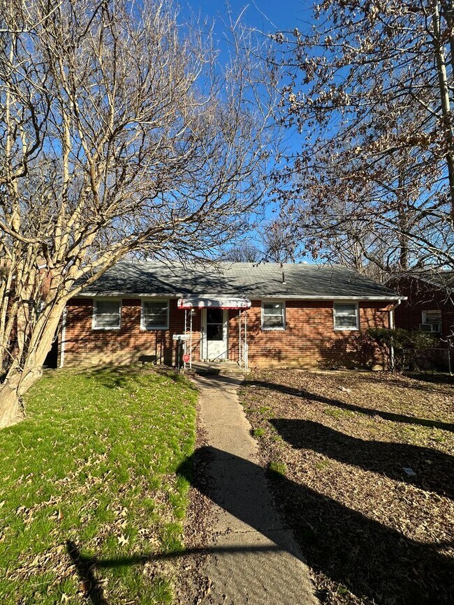 3 bedroom house in Fulton Hill! Laundry, C... Rental House Rental in