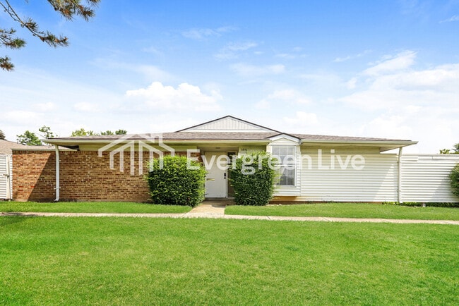 Building Photo - 5841 Troy Villa Blvd