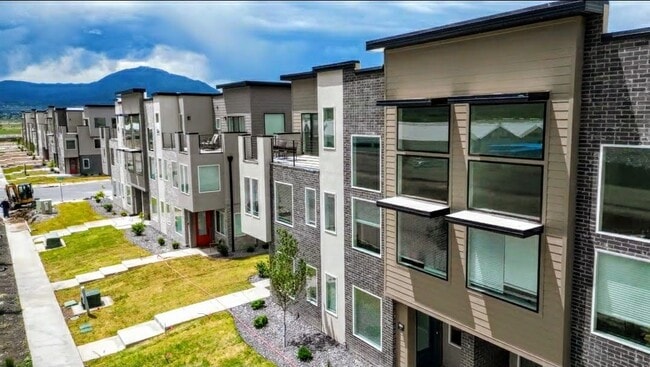 Photo - 1862 N 510 W