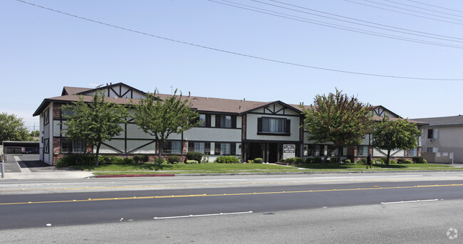 Building Photo - Dove Manor Apartments