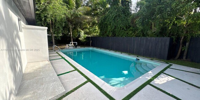 Photo - 12800 NE 12th Ave Unidad 2