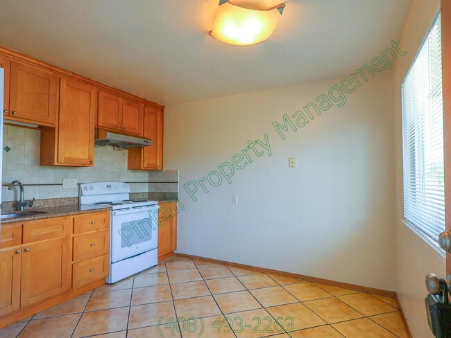 Photo - 978 Westlynn Way Unit 3