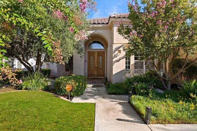 Photo - Spacious 3 Bedroom + Office in Seven Oaks ... House