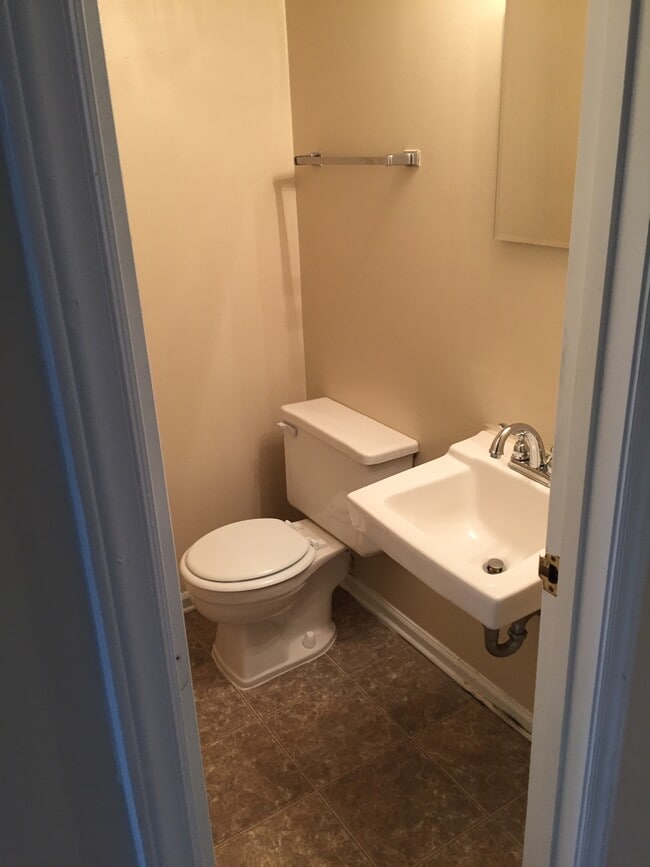 Photo - 105 E Circle Dr