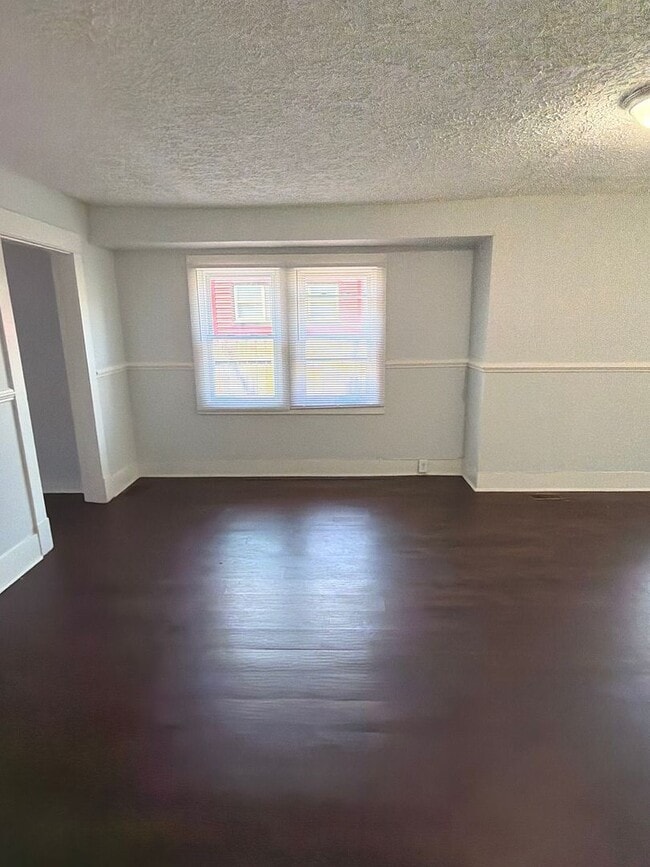 Building Photo - New Listing! 3BR/1BA home in North Brookside Park