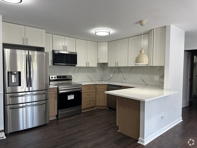 Building Photo - 31 Hamlin Ln Unit A Rental