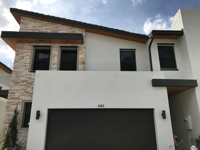 Building Photo - 8102 NW 105th Ct